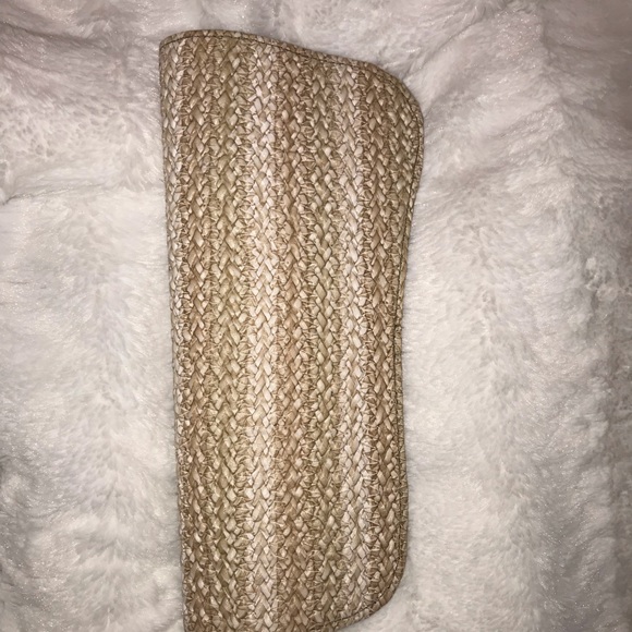 Patterned Clutch in tan & ivory. From India - Picture 5 of 6